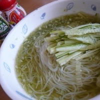 夏は涼しく☆すりおろしキュウリ入りの冷やしだしそうめん。
