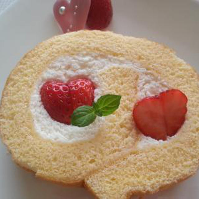 子どもが作るひな祭りレシピ②♪「ハート苺のロールケーキ」