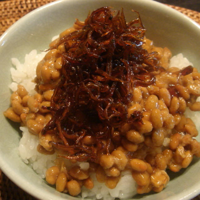 いかなごＤＥネバネバ納豆丼〜♪