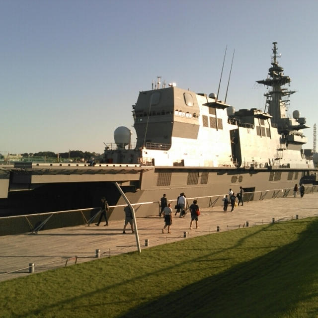 横浜大さん橋に海上自衛隊の艦船いずもがいたよ