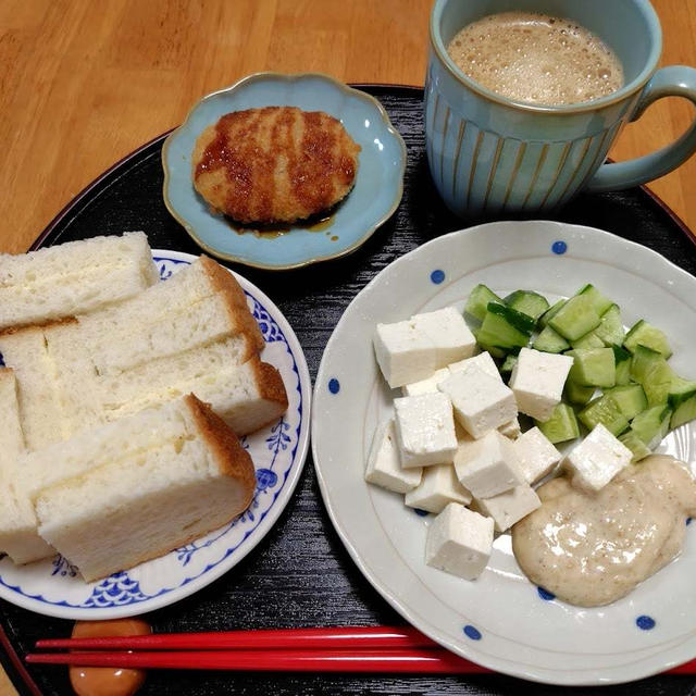マーガリンサンドと豆腐サラダ