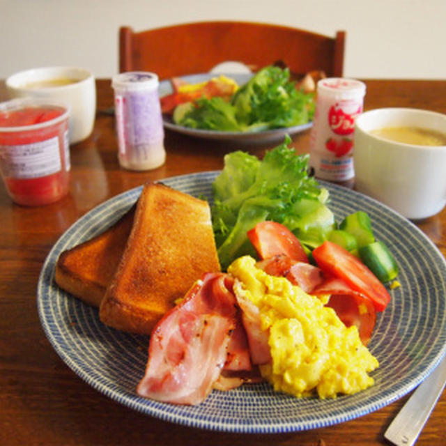 スタンダードな朝ごはんと食費のこと