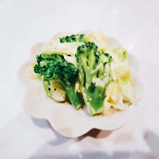 【レシピ】多めにあった温野菜を使って♡キャベツとブロッコリーのコールスロー風サラダ
