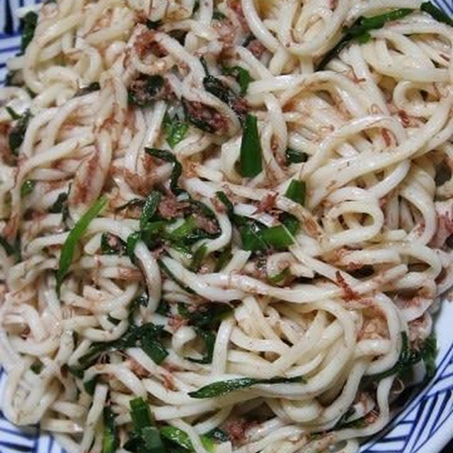 3月13日　　にらと コンビーフの焼きうどん