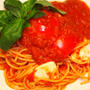 Spaghetti pomodoro e basilico e mozzarella