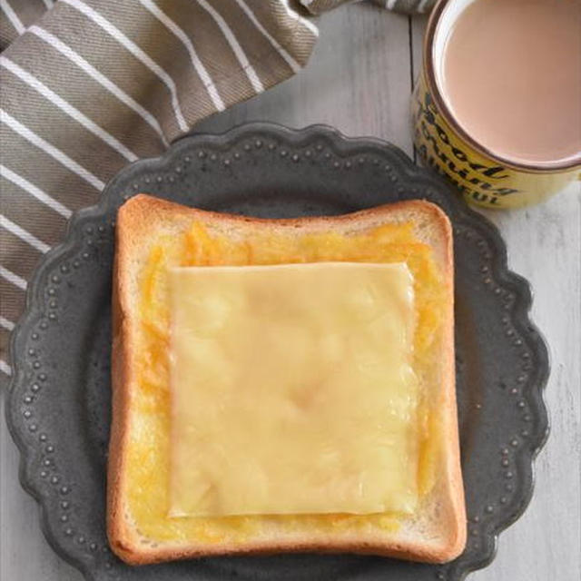 冷凍作り置きトースト～まるでチーズケーキ♪マーマレードとチーズのトースト