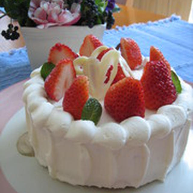 春のイチゴいっぱいケーキ