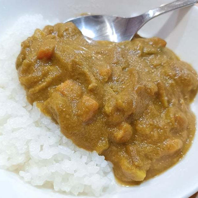 今夜はりんごたっぷりカレーです＾＾甘くて不評？