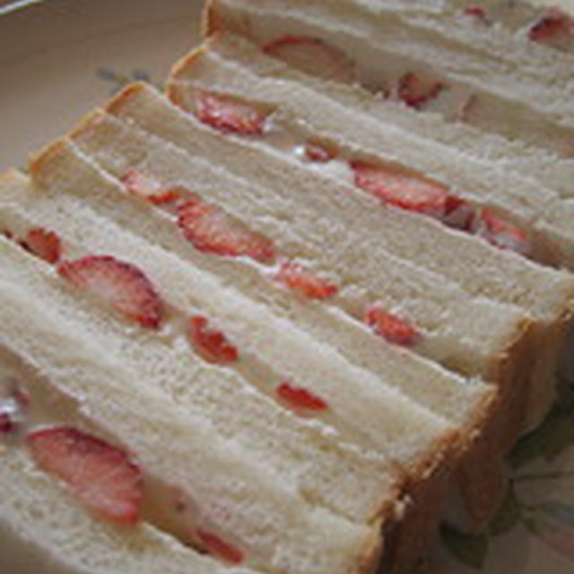 「いちごサンド」