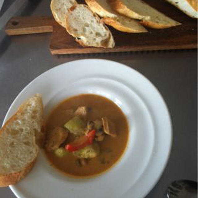 バケット＆魅力のレッドカレー♪毎日おいしい編