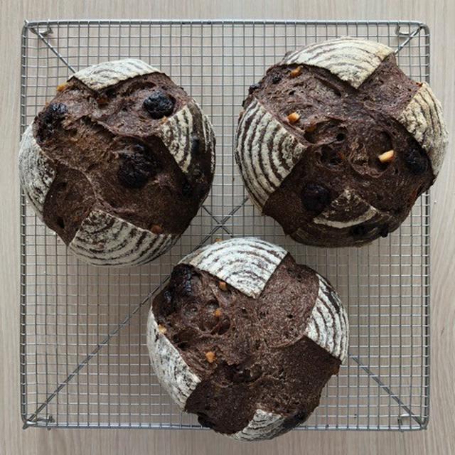 チョコとオレンジのカンパーニュ、あんぱん、フィグオランジェなど