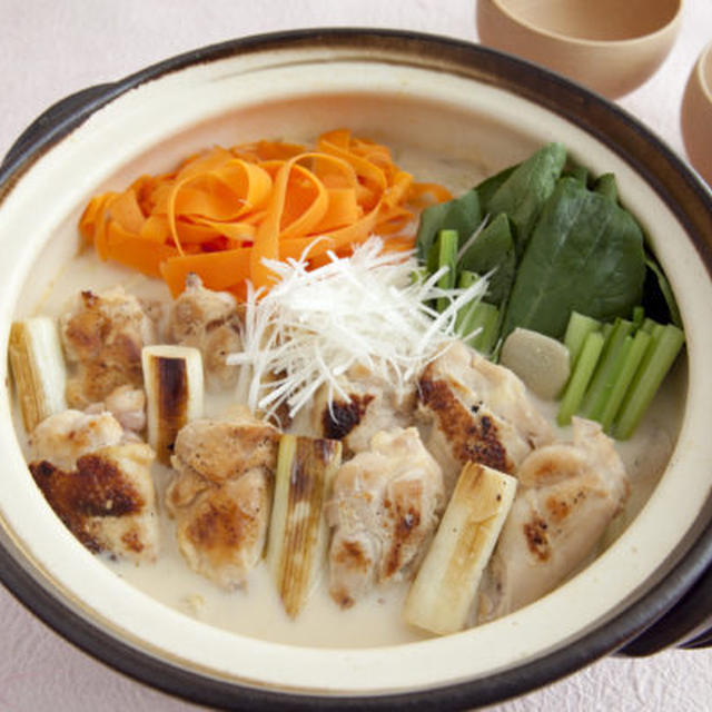 コラーゲンたっぷり！手羽元の「豆乳みそ美鍋」