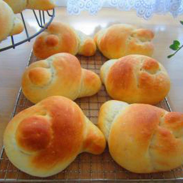 白ねり胡麻のパン♪たらこかまぼこポテトサラダサンド♪