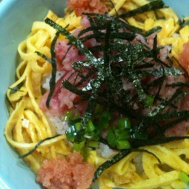 ネギトロ丼とルクエで蒸し野菜