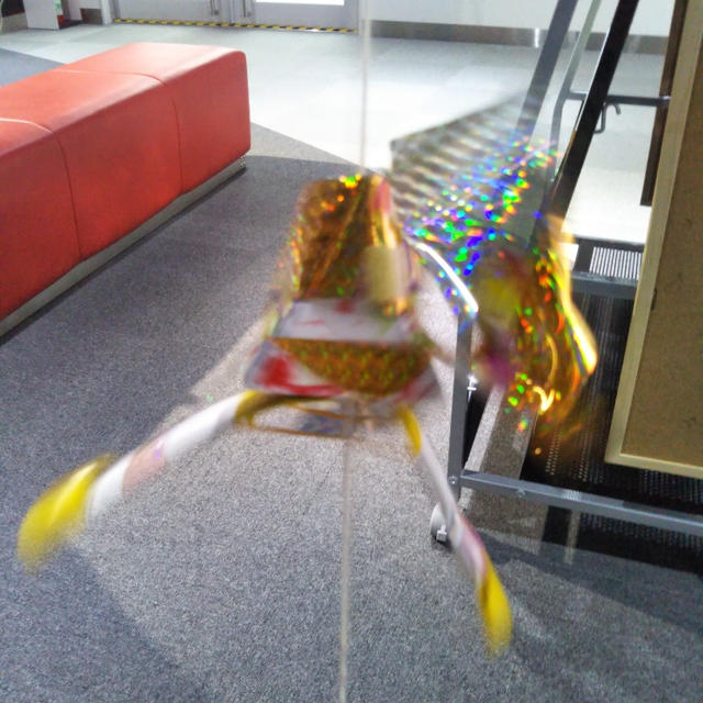 コマ博士と色が変わるカラフルコマを作ろう!〜東芝科学未来館