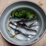 ままかりの甘酢漬け、薬味多めの冷奴