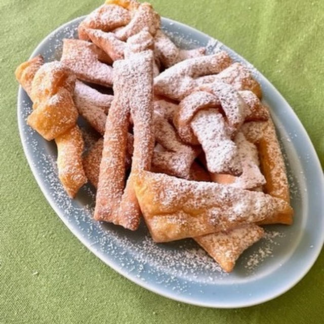 Cenci カーニバルのドルチェ「チェンチ」とマザッチョのフレスコ画