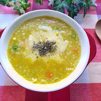 レンジで簡単♪包丁を使わない！カレーチーズのもち麦おかゆ