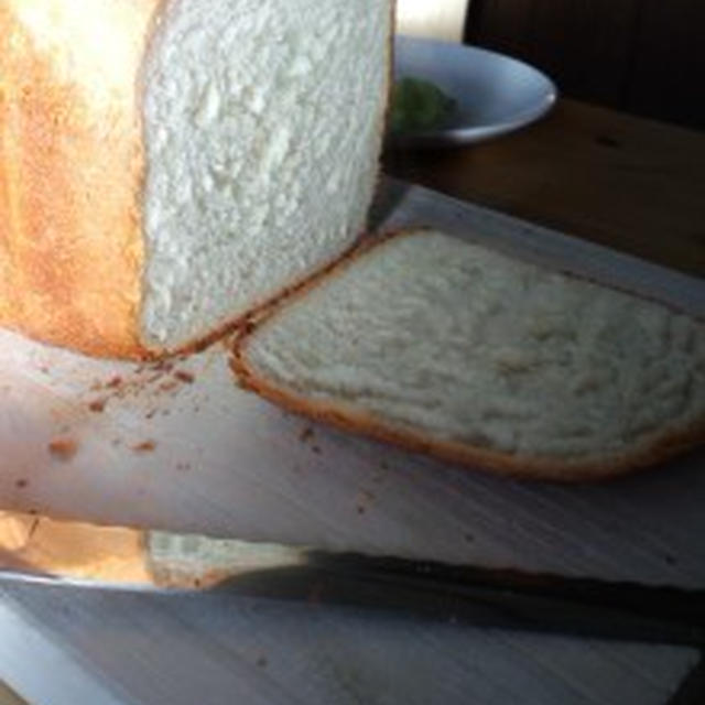 ホームベーカリーで焼き立てパンの朝ごはん　＆　虫がいない季節で幸い