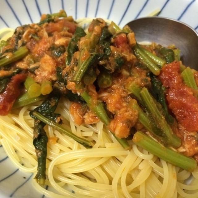 かき菜とツナのトマトソースパスタ