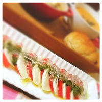 【うちごはん】ﾄﾏﾄとﾓｯﾂｧﾚﾗのｶﾌﾟﾚｰｾﾞ〜糸寒天のせ〜