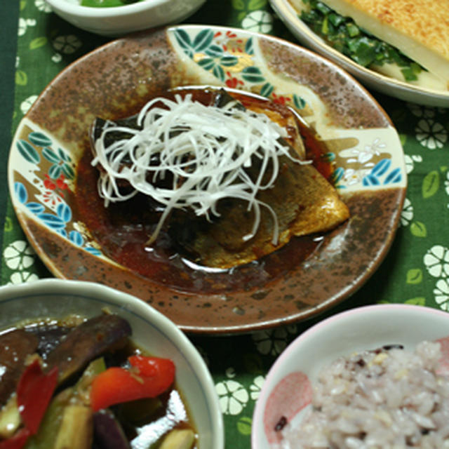 骨まで愛して！関西風サバの煮つけでめっちゃ和風のうちごはん。そして昨日は…