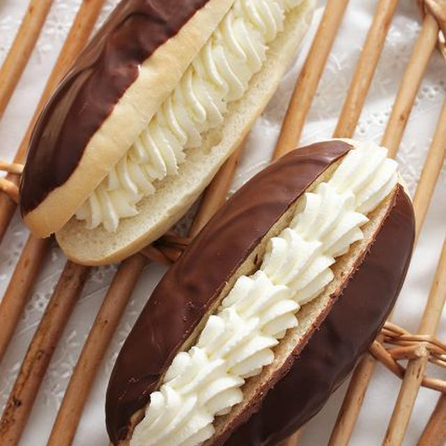 チョコ生クリームパン