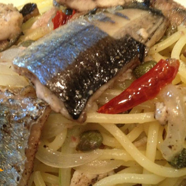 「秋刀魚とすだちのスパゲッティ」とオリーブ&アンチョビーマヨディップで食べるサラダ