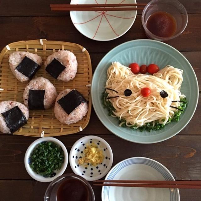 キティちゃん風？冷やしデコうどん