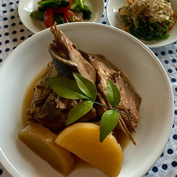鰤のあら炊き、アレンジおにぎり定食