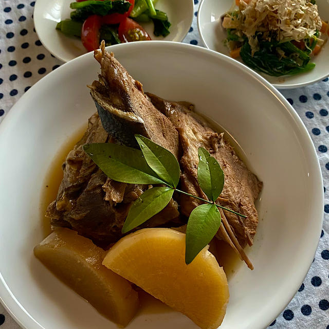 鰤のあら炊き、アレンジおにぎり定食