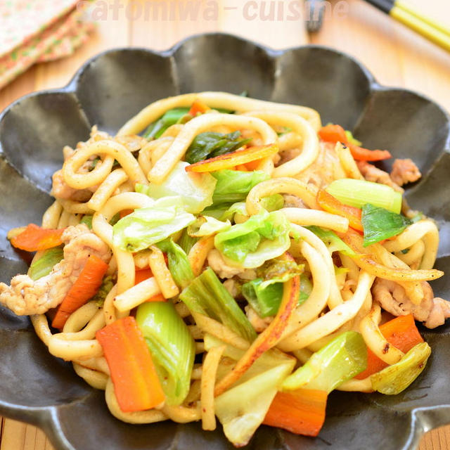 【味付け簡単！焼きうどん】粉をパパっとふりかけるだけ☆