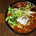オクラの黒ごまピリ辛うどん