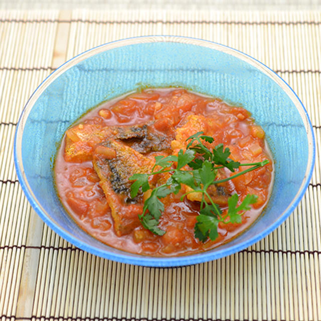 レシピ---さばのトマト煮/イタリアン・メイン魚料理/山下達巳氏の青いガラス鉢