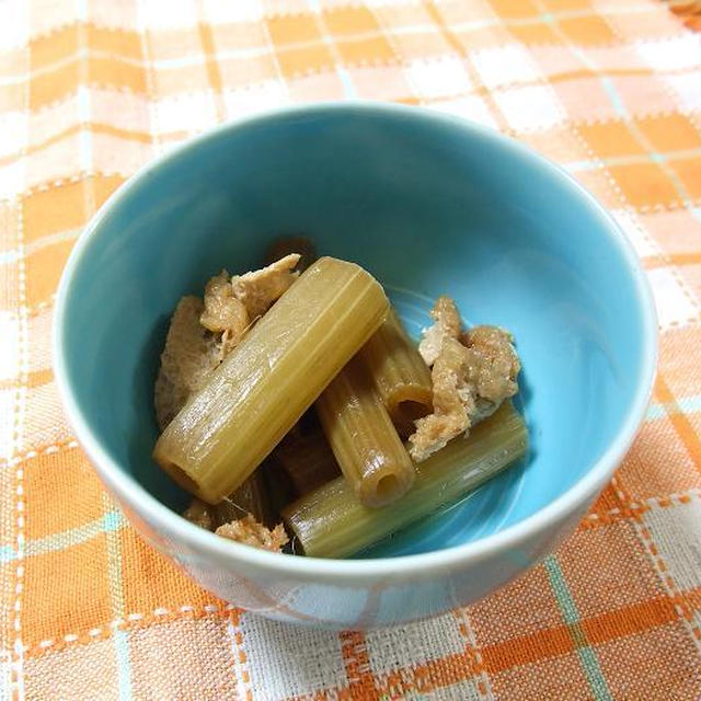 フキと油揚げの煮物