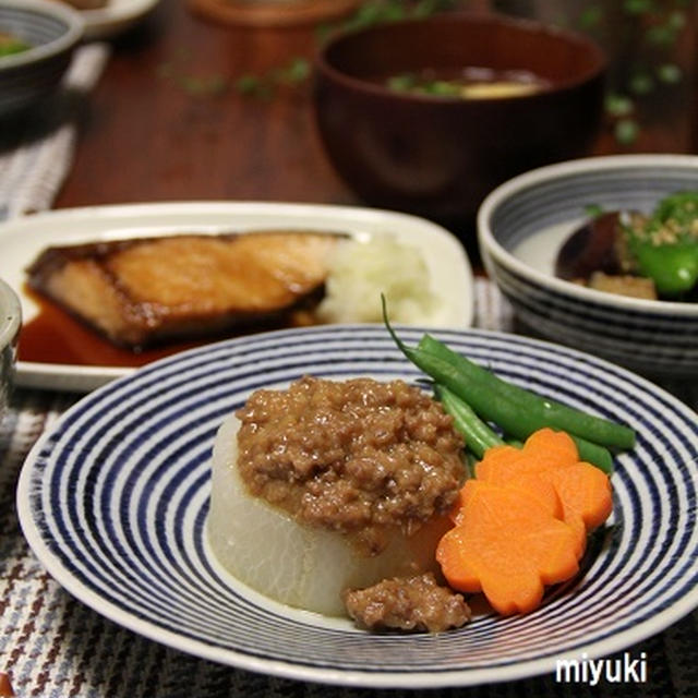 ふろふき大根の肉味噌がけ と ぶりの照り焼き。