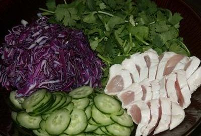 鶏の たたきの タイ風サラダ