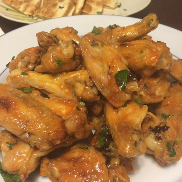 Buffelo wings & Quesadilla