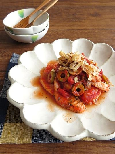 おうちで簡単イタリアン♪鮭とオリーブのトマトバジル煮込み