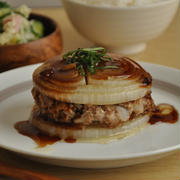 玉ねぎでサンド！豆腐バーグ