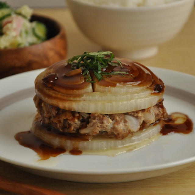 玉ねぎでサンド！豆腐バーグ