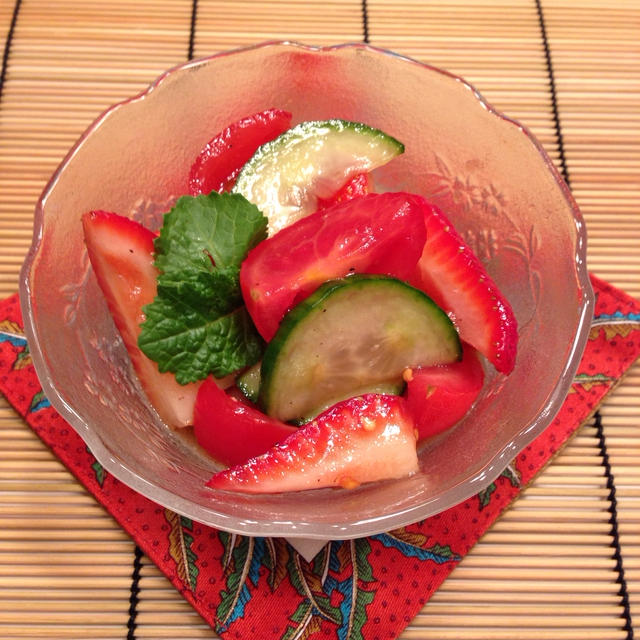 イチゴの甘いサラダ By 花ちゃんさん レシピブログ 料理ブログのレシピ満載