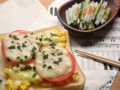 ゆで卵とトマトのトースト☆