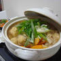みぞれ豆腐鍋、人参と大根のサラダ（Tofu Hotpot with Grated Japanese Radish, with a Carrot and Japanese Radish Salad）