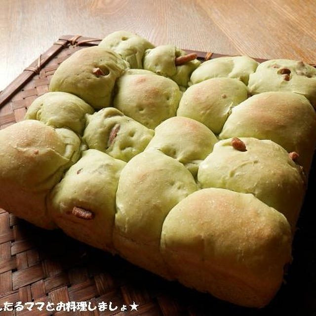 HBで簡単★かりんとう入り抹茶ちぎりパン