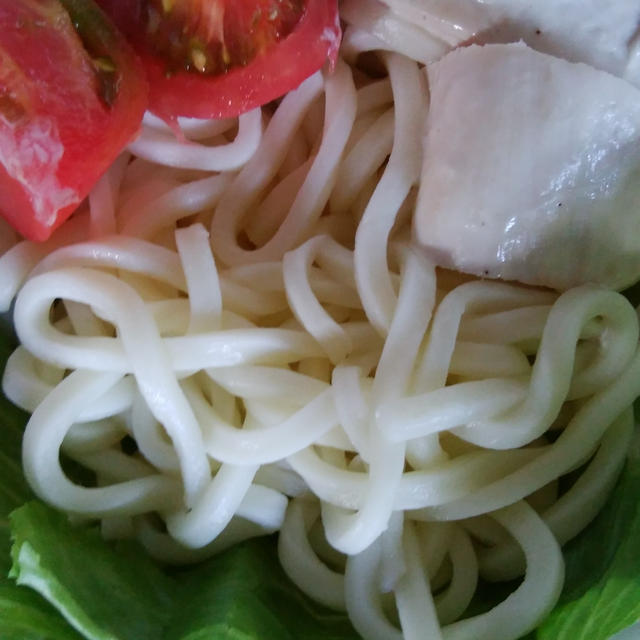ゆで鶏と野菜のサラダうどん