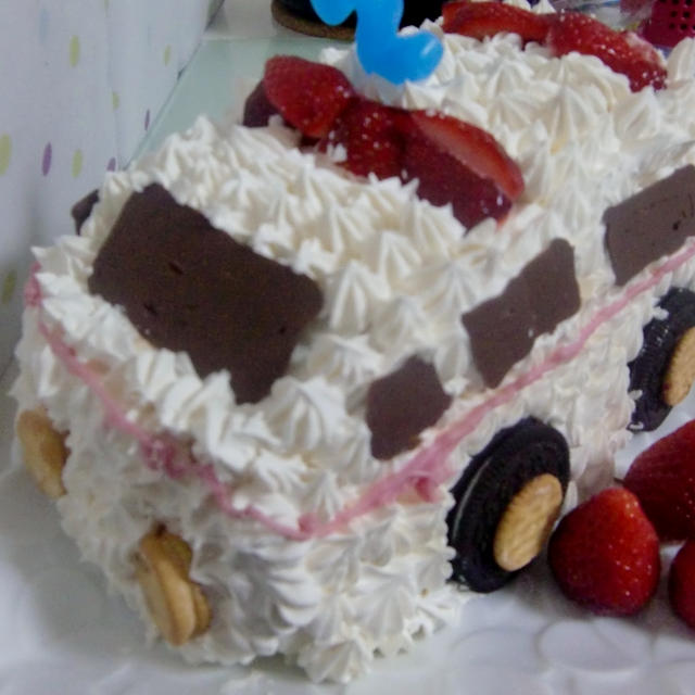 お誕生日に 救急車ケーキ By Strawberry Macaronさん レシピブログ 料理ブログのレシピ満載