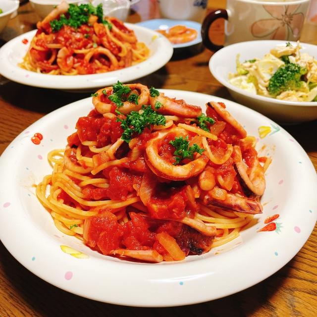 【プリプリ食感】イカとトマトのガーリックスパゲッティ