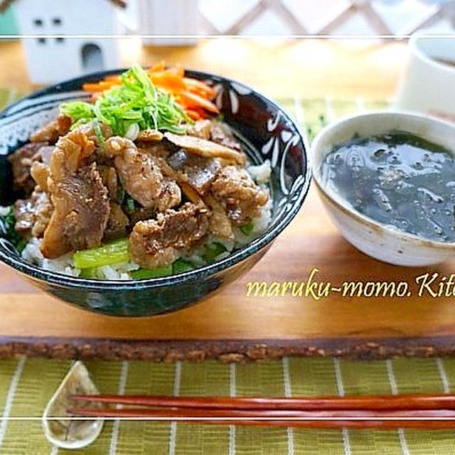 コラーゲンたっぷり！野菜と食べる牛すじ丼