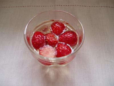 エルダーフラワーとイチゴのゼリー【Elderflower Jelly with Strawberries】
